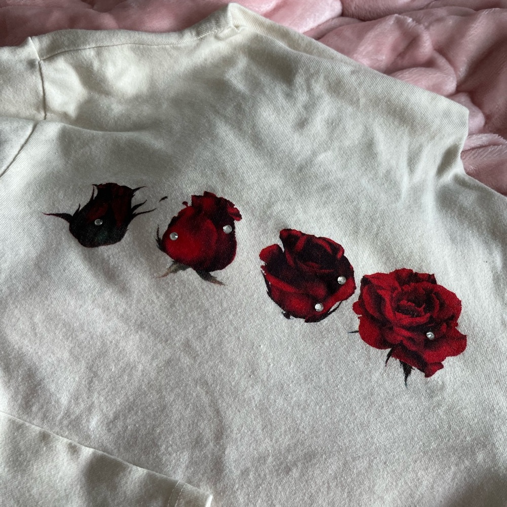 Off white cropped open-back and long sleeve top with roses and mock turtleneck